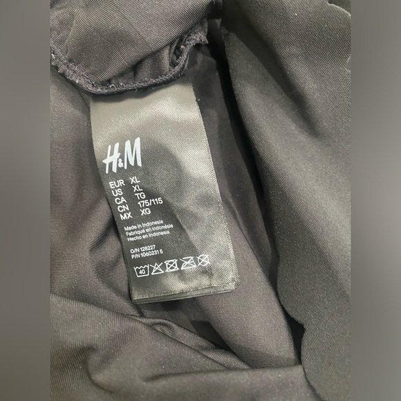 H&M Mama Padded Scalloped Swimsuit - Picture 8 of 12